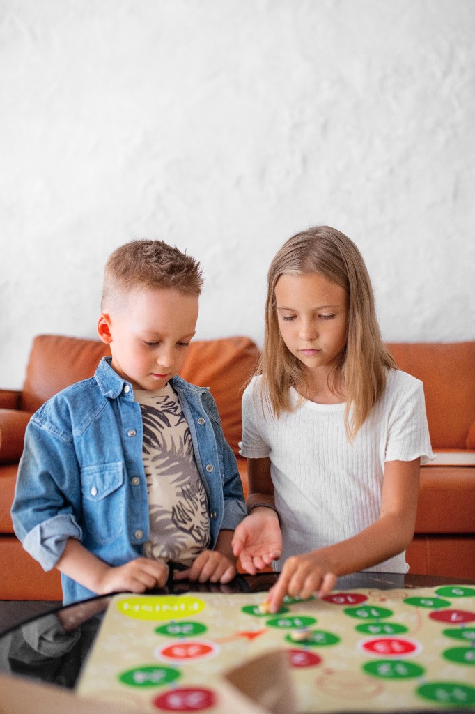 kids and parents playing family tambola game in Jaipur home, child celebrating tambola full house win with tambola rules for beginners.